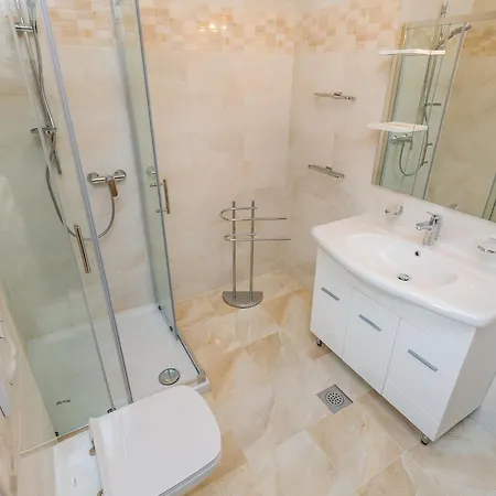 Apartman Comfortable With Terrace And Garden