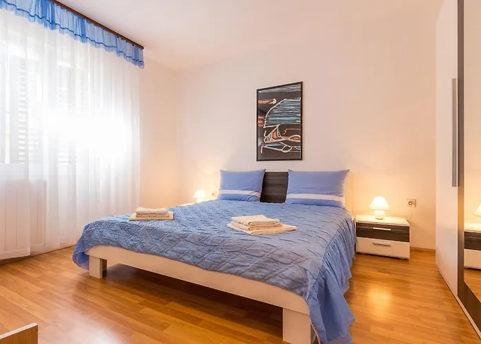 Comfortable With Terrace And Garden *