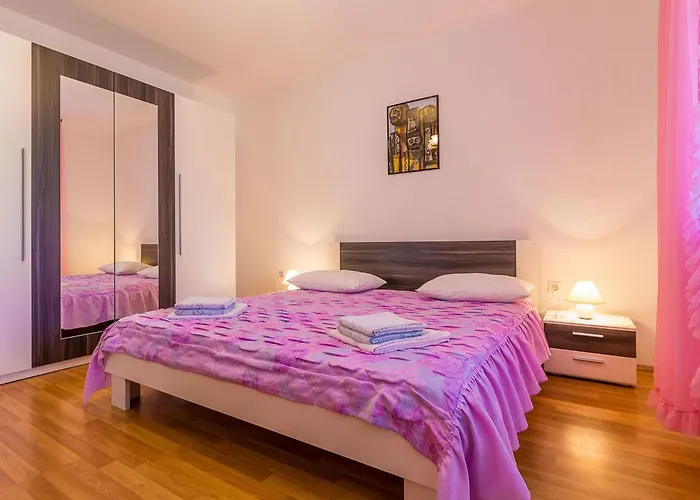 Comfortable With Terrace And Garden * Medulin