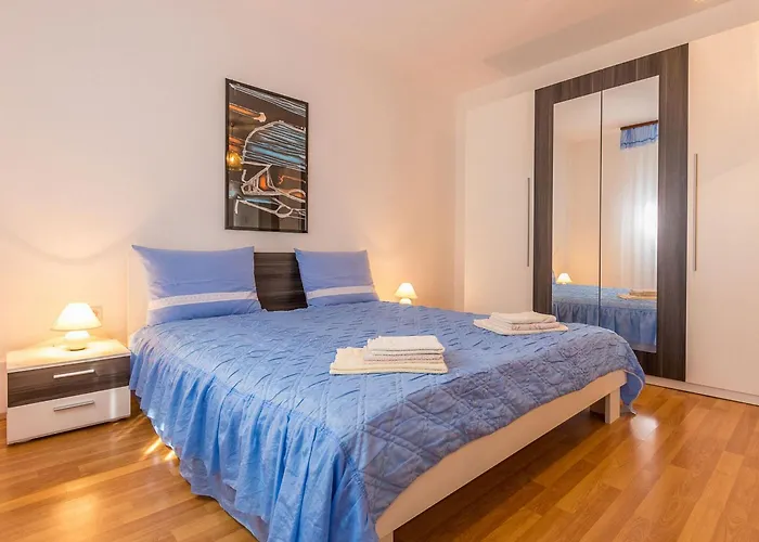 Comfortable With Terrace And Garden Medulin