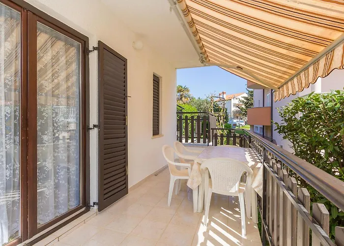 Apartman Comfortable With Terrace And Garden Medulin