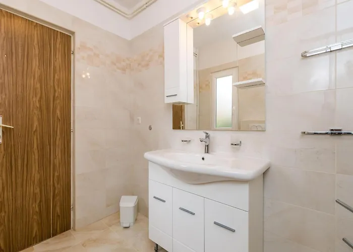 Apartman Comfortable With Terrace And Garden Medulin