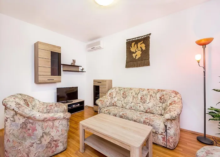 Comfortable With Terrace And Garden Medulin