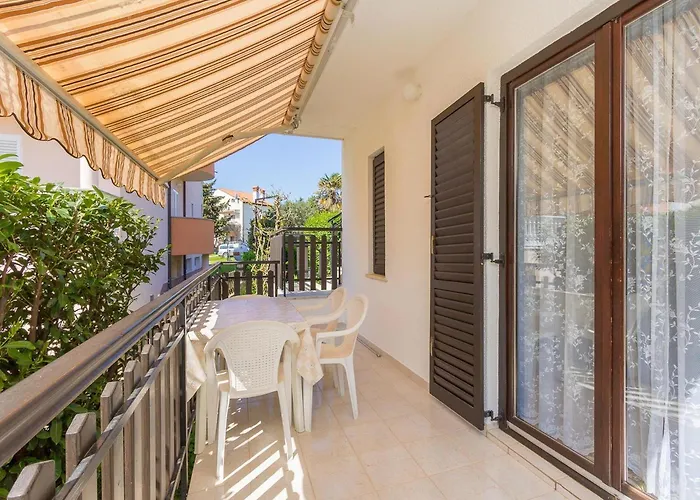 Comfortable With Terrace And Garden Apartman