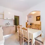 Comfortable With Terrace And Garden *