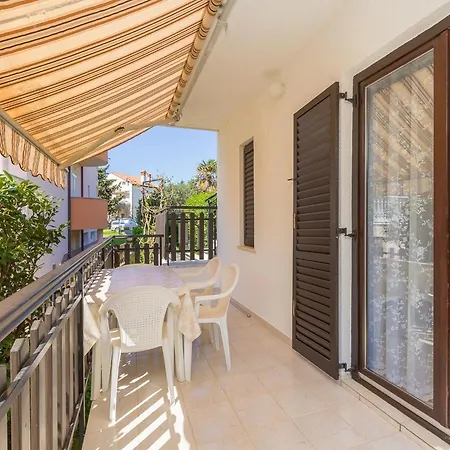 Comfortable With Terrace And Garden Apartmán
